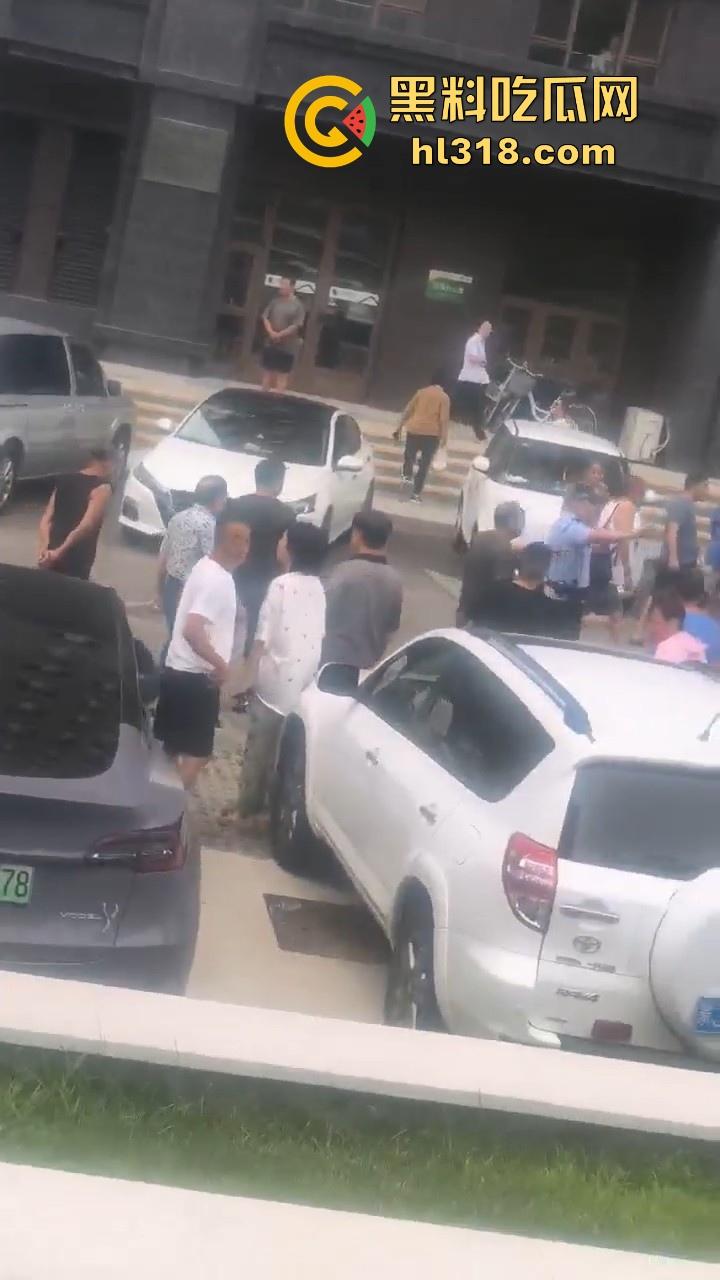 辽宁女司机大屠杀！把油门当刹车，在下班时间直接把一连把差不多5人团灭，现场哀鸿遍野！  第7张