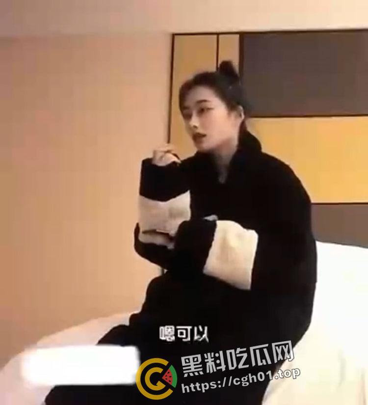 挖呀挖黄老师疑似下海！三万一晚 天价卖逼 小视频流出  第1张