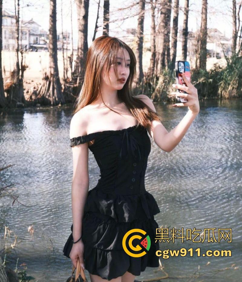 英国留学生【张慧敏】约炮视频曝光，黑丝美腿极品身材，按头口交无套后入猛操，反差魅力炸裂！  第3张