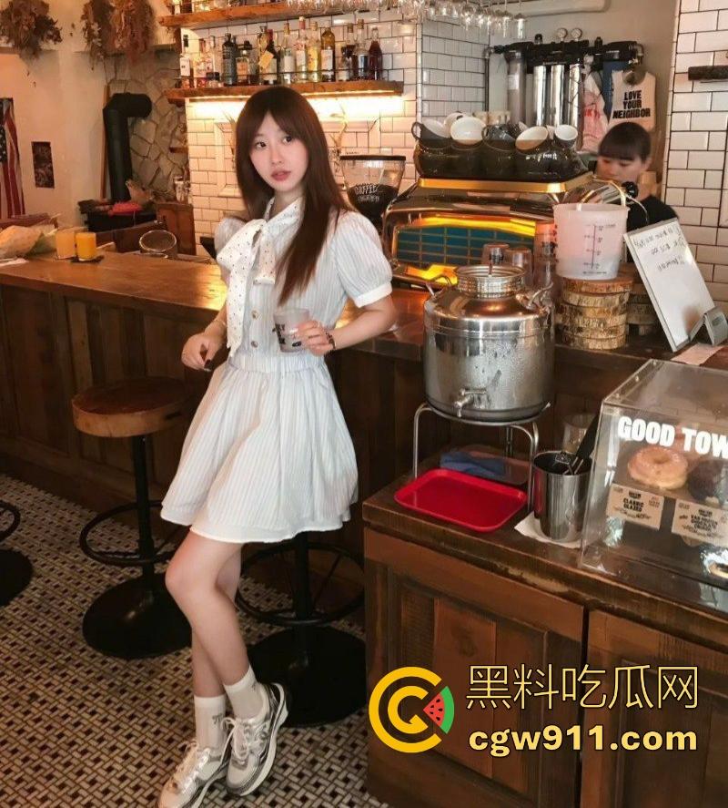 英国留学生【张慧敏】约炮视频曝光，黑丝美腿极品身材，按头口交无套后入猛操，反差魅力炸裂！  第6张