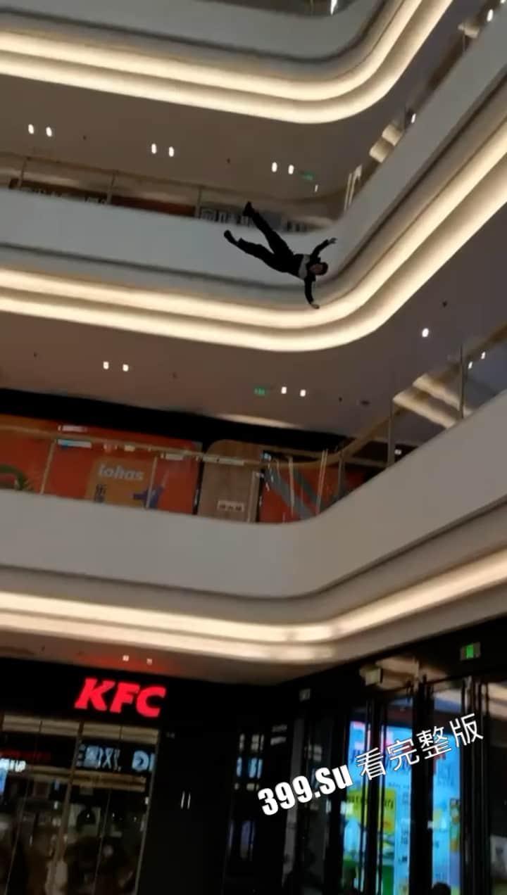 慎点！坠楼篇  跳楼者得三思而后行，死相及惨，非死即惨，连累家人 珍爱生命！（三） 第3张