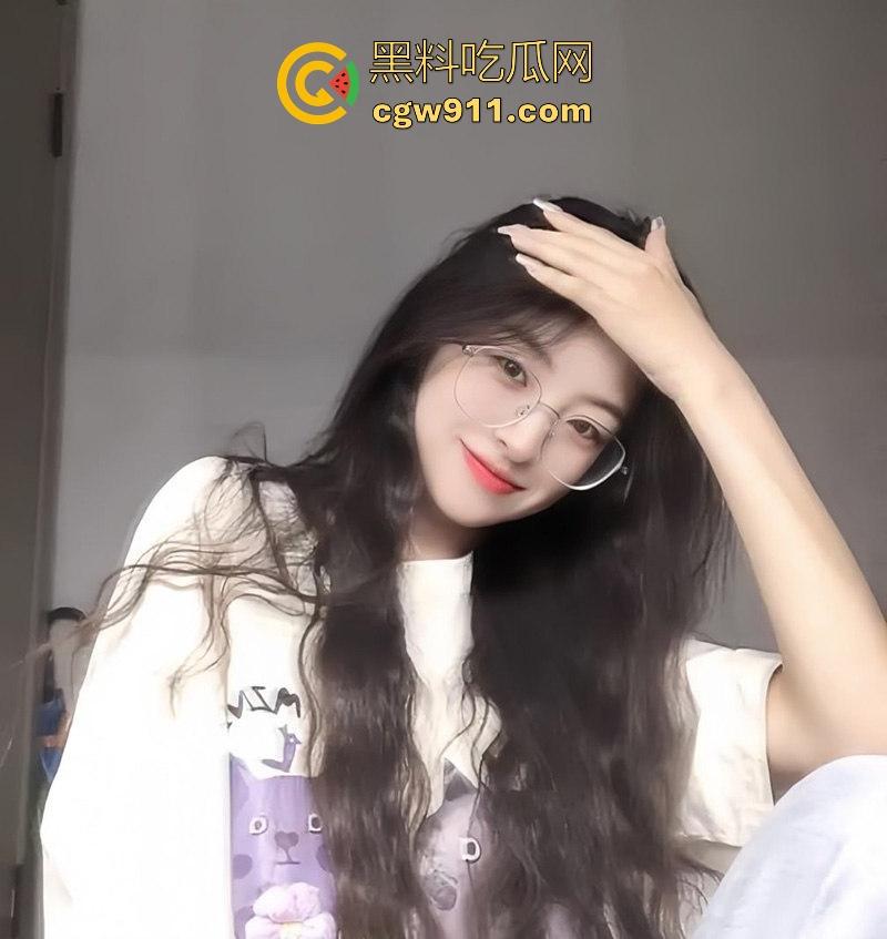 瓜友爆料！吉林极品反差眼睛婊【王丽欣】性爱视频曝光，黑丝美腿肛塞调教，女上骑乘无套后入极其淫荡！  第2张