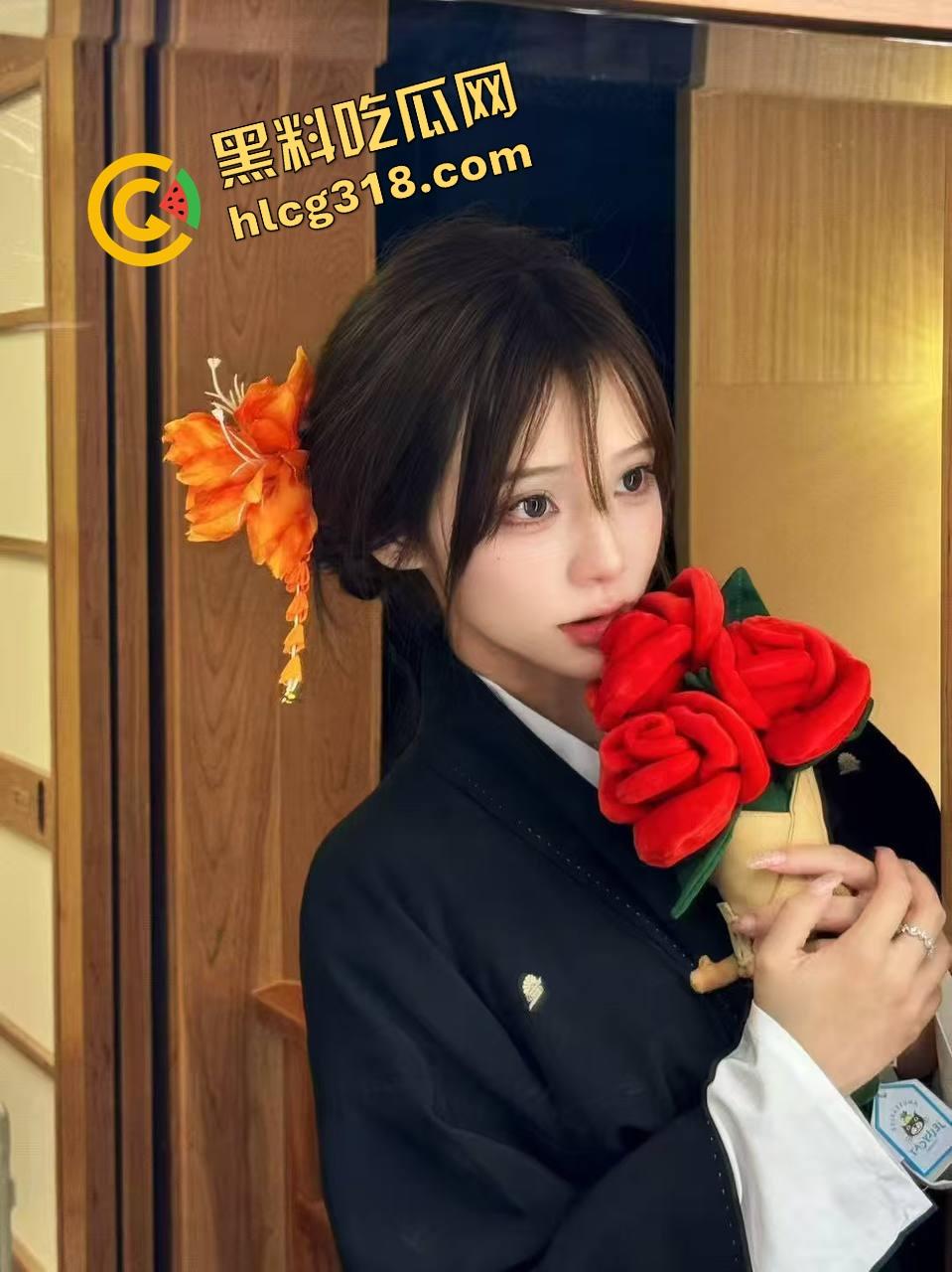 姐妹们口嫌体正直，嘴上说不看毛片，抓到集美看毛片还装正经？裤裆早就湿成狗了！  第2张