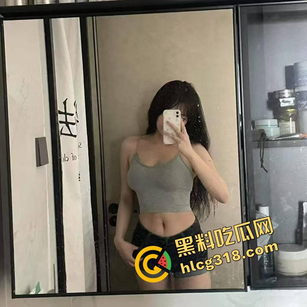 姐妹们口嫌体正直，嘴上说不看毛片，抓到集美看毛片还装正经？裤裆早就湿成狗了！  第6张