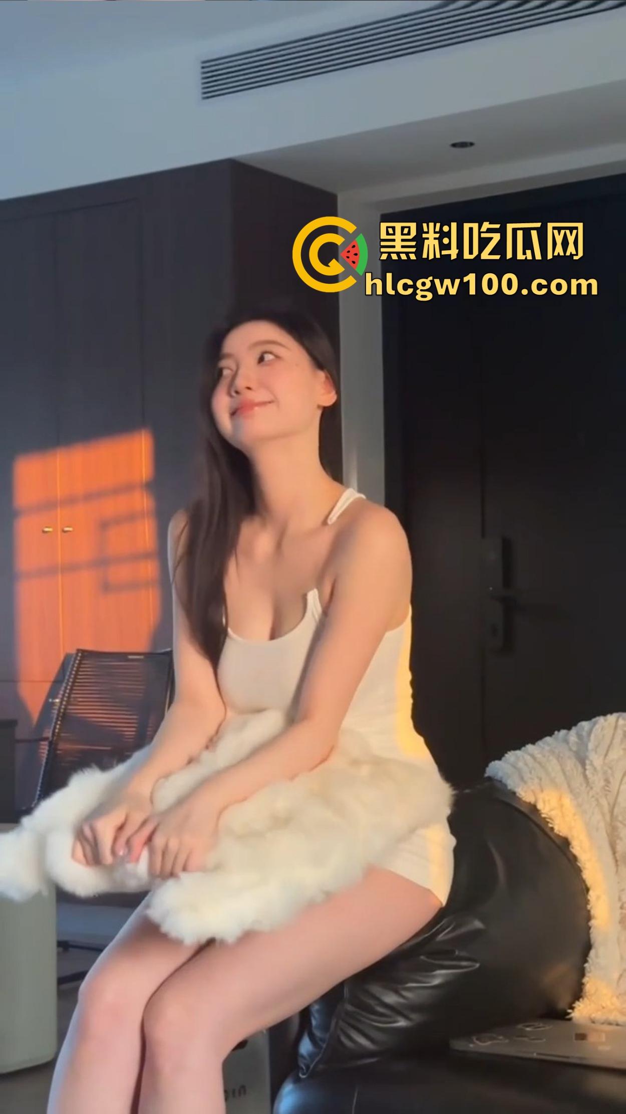 广州大学新闻与传播学院极品校花，渣男曝光超美粉鲍顶级肥臀，堪称天生性交名器，颜值身材全拉满！  第8张