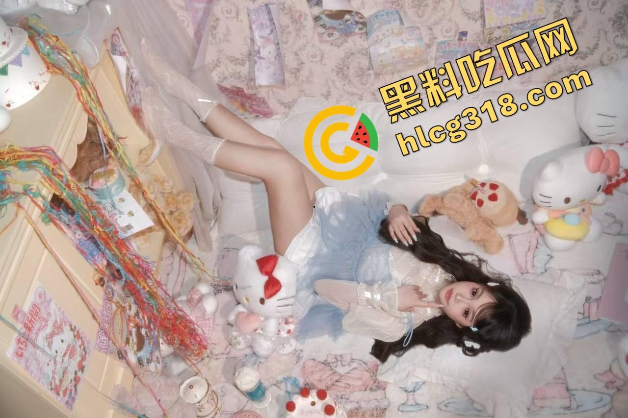 哥们透过玻璃偷拍车震，妹子嫩得像刚成年，结果让个死样男操了，哥们近距离偷拍画面曝光！  第3张