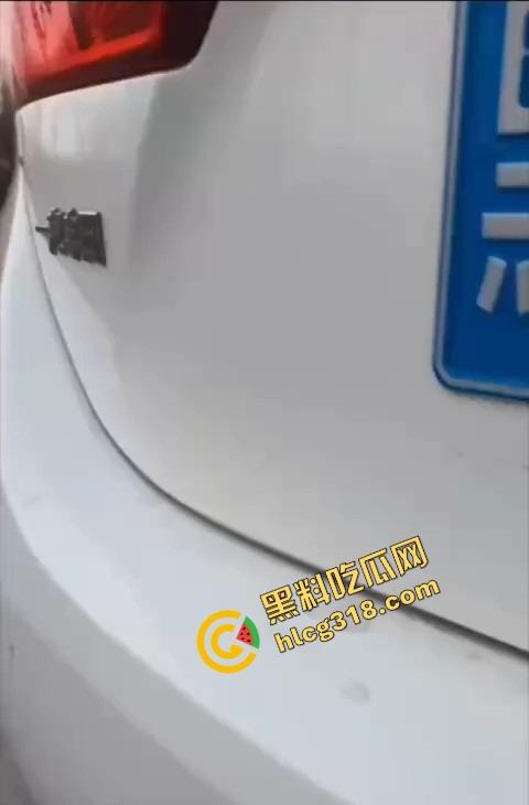 哥们透过玻璃偷拍车震，妹子嫩得像刚成年，结果让个死样男操了，哥们近距离偷拍画面曝光！  第5张