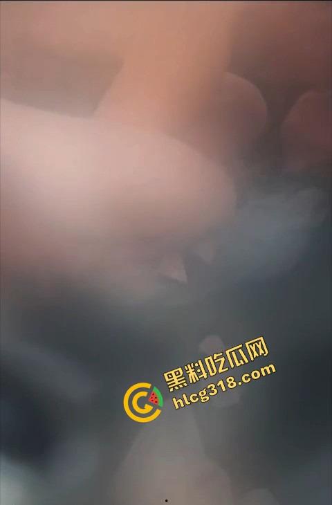 哥们透过玻璃偷拍车震，妹子嫩得像刚成年，结果让个死样男操了，哥们近距离偷拍画面曝光！  第7张