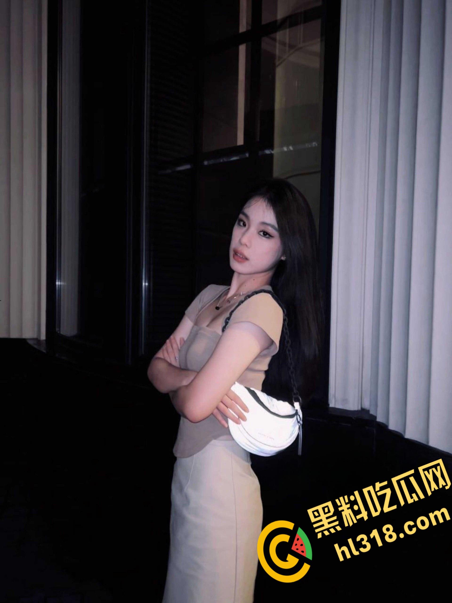 猛干极品小白虎天津大学舍友女友，圆润巨乳丰臀细腰乃人间尤物，紧致的小穴着包裹肉棒，这偷情偷到家门口了  第2张