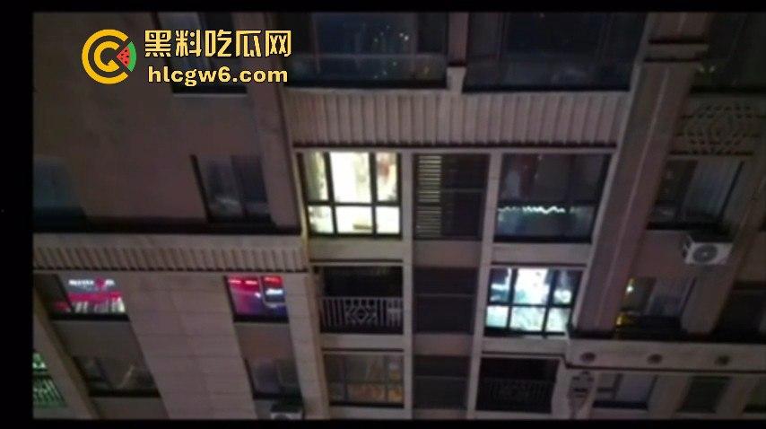 江苏南京市鼓楼区裸体大奶少妇欣赏了吗，瓜友用无人偷拍独守空房的裸装少妇看着很温柔舒服。  第1张