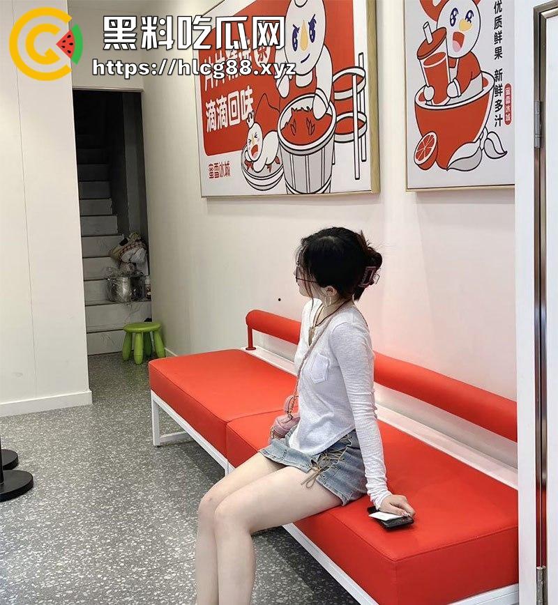 海南反差骚幼师【秦舒培】表面上清纯眼镜妹 私下却是精盆公交车 到处聊骚约炮  第6张