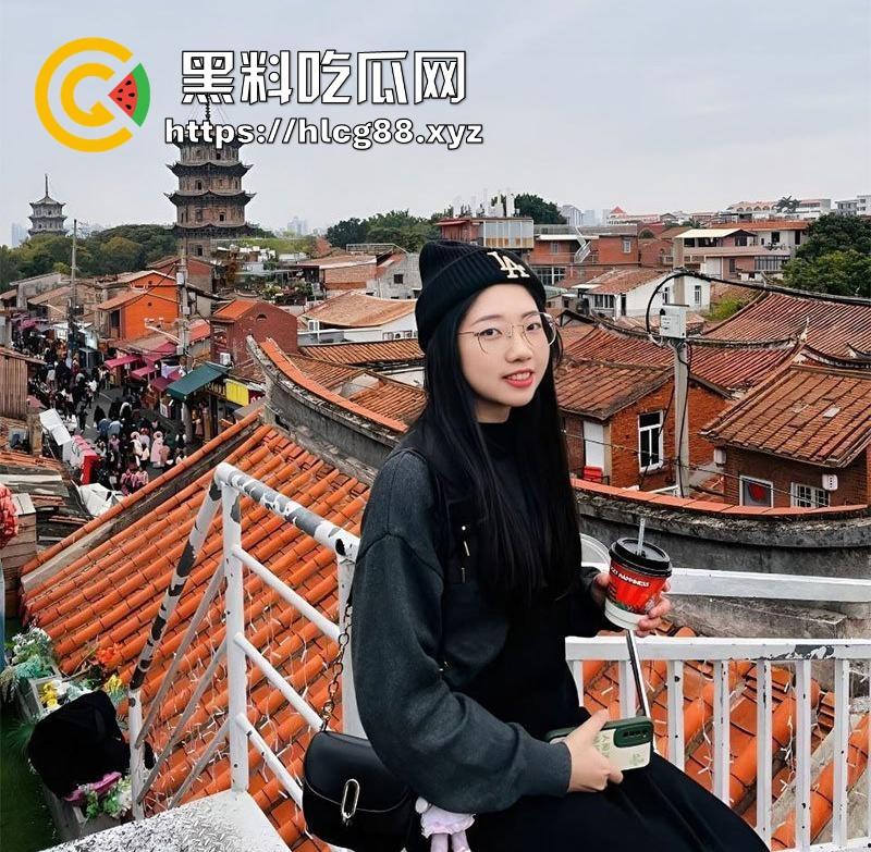 海南反差骚幼师【秦舒培】表面上清纯眼镜妹 私下却是精盆公交车 到处聊骚约炮  第9张