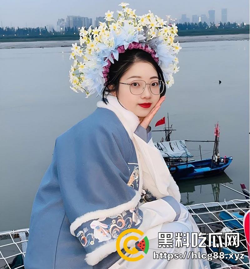 海南反差骚幼师【秦舒培】表面上清纯眼镜妹 私下却是精盆公交车 到处聊骚约炮  第10张