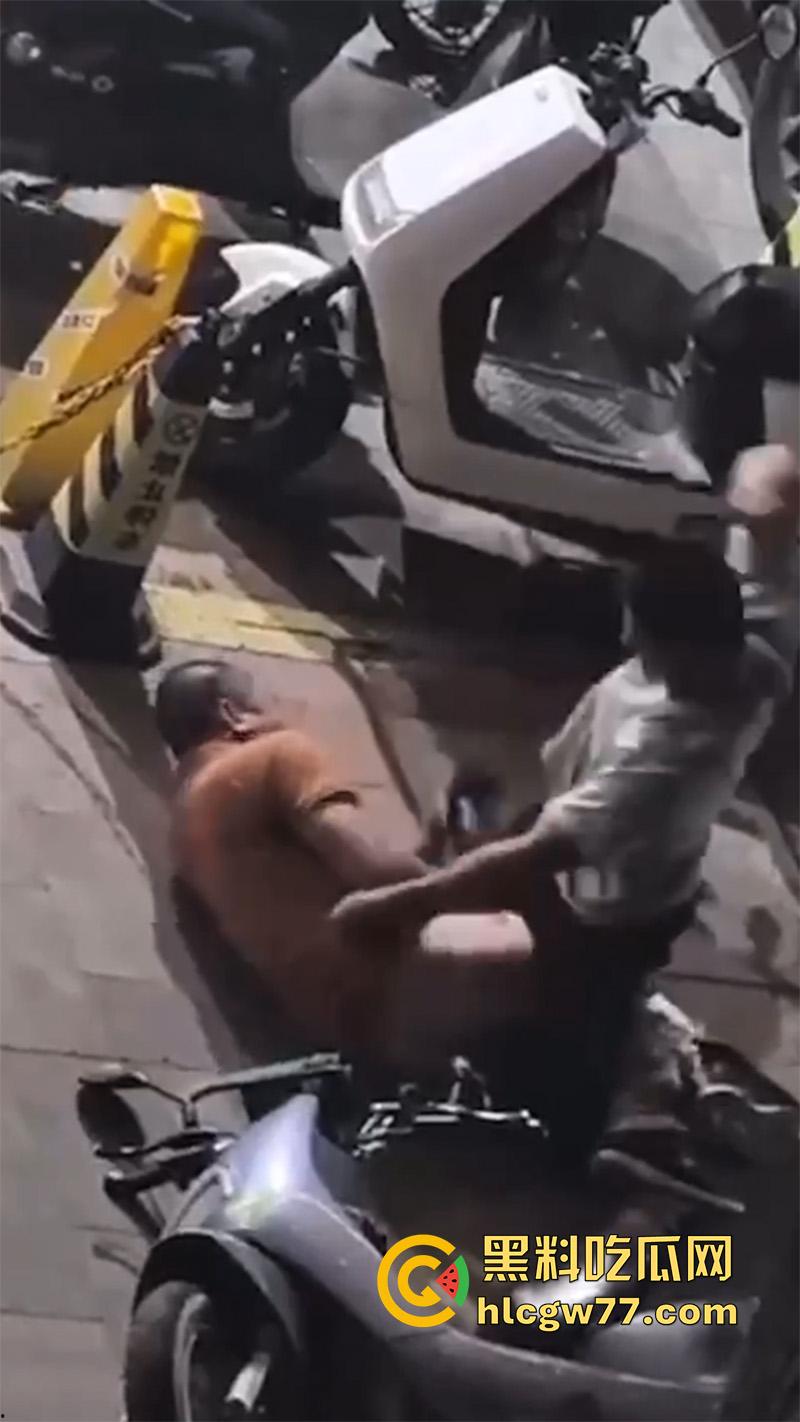 广东街头变态男同，当街撩骚别人老公，被骂起冲突后，竟然试图拉断别人命根子！  第6张
