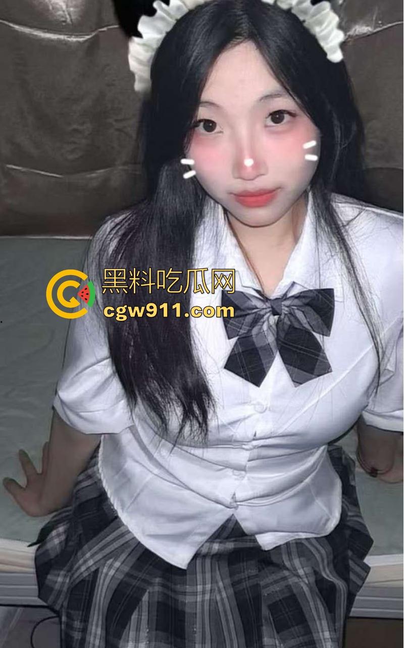 华南师范大学24级【陈慧琳】表面清纯学妹实则母狗婊子！有对象期间交友软件撩骚不同网友，揉奶掰逼淫骚自慰！  第2张