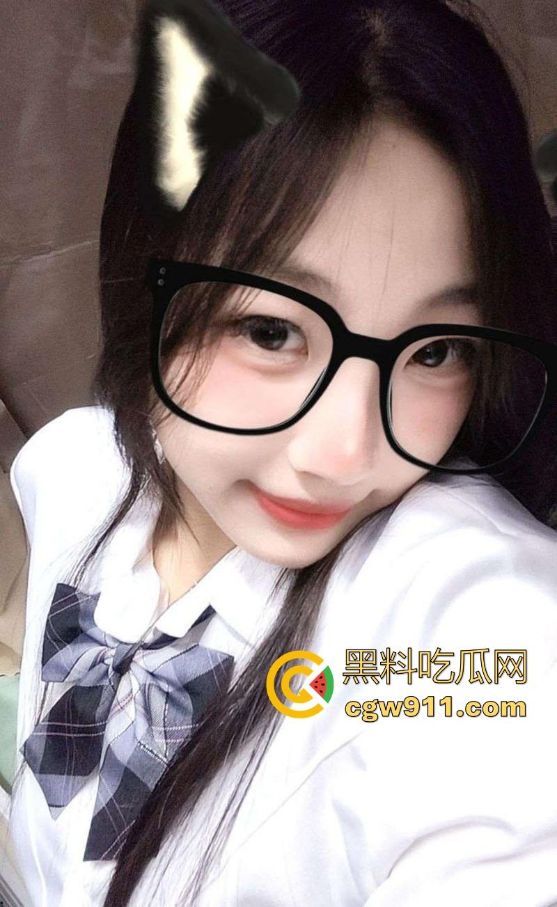 华南师范大学24级【陈慧琳】表面清纯学妹实则母狗婊子！有对象期间交友软件撩骚不同网友，揉奶掰逼淫骚自慰！  第3张