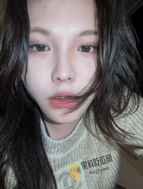 衡阳交通学院清纯校花 陈馨 特爱吃肉棒 口交技术一流 把男友口的欲仙欲死 不停呻吟  第1张