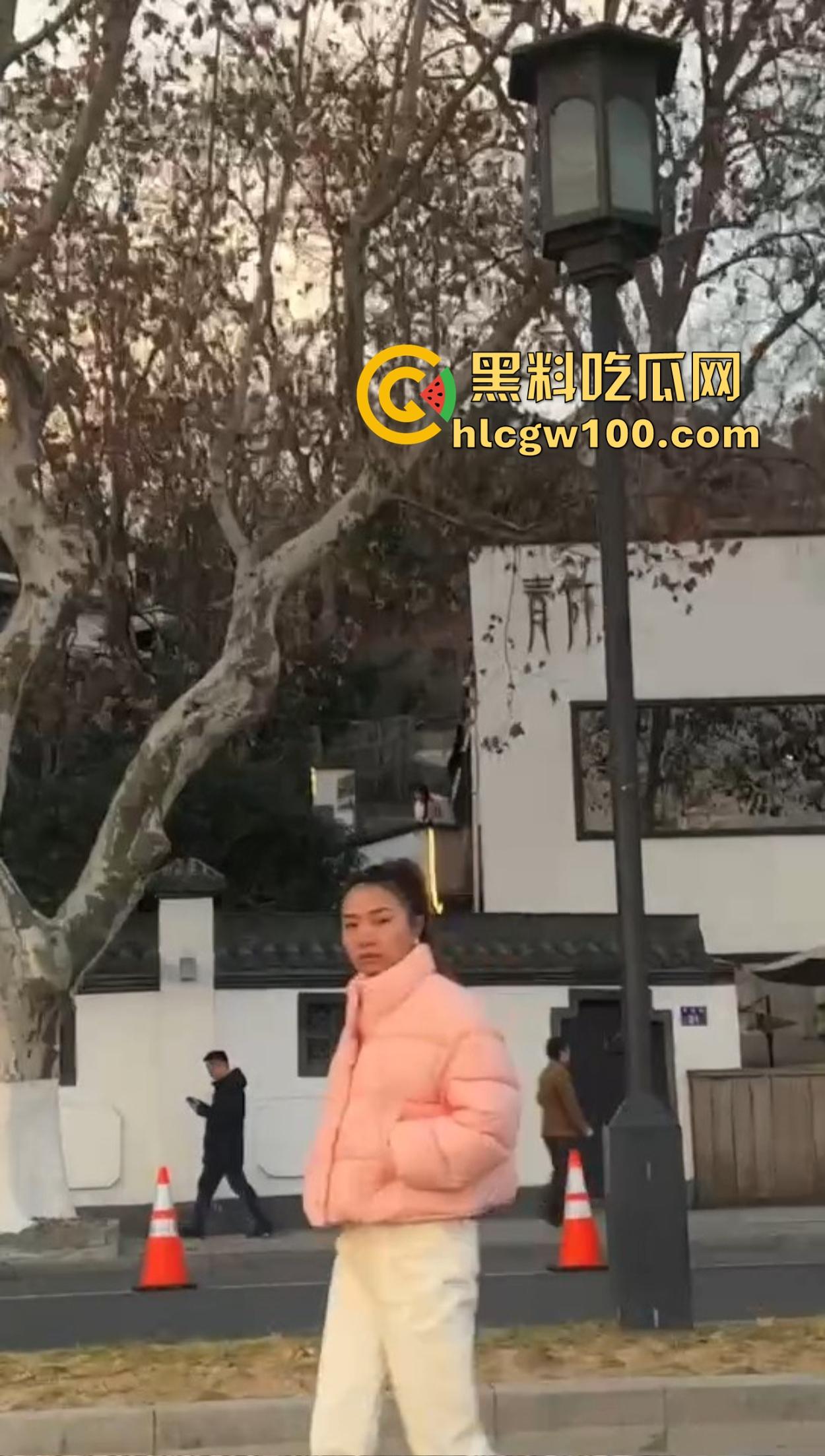 杭州西湖春宫现场直播，断桥残雪变断桥淫雪，光天化日肏大逼现世，这DO法也太野了吧！  第2张