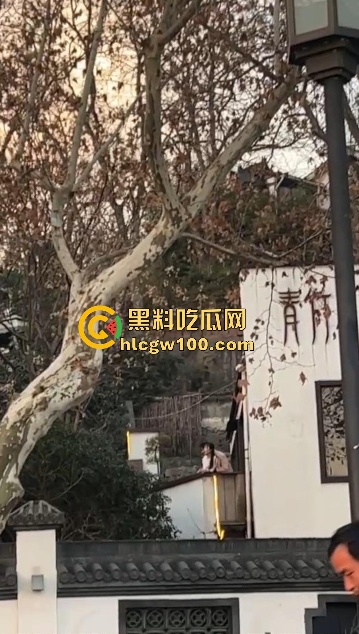 杭州西湖春宫现场直播，断桥残雪变断桥淫雪，光天化日肏大逼现世，这DO法也太野了吧！  第3张