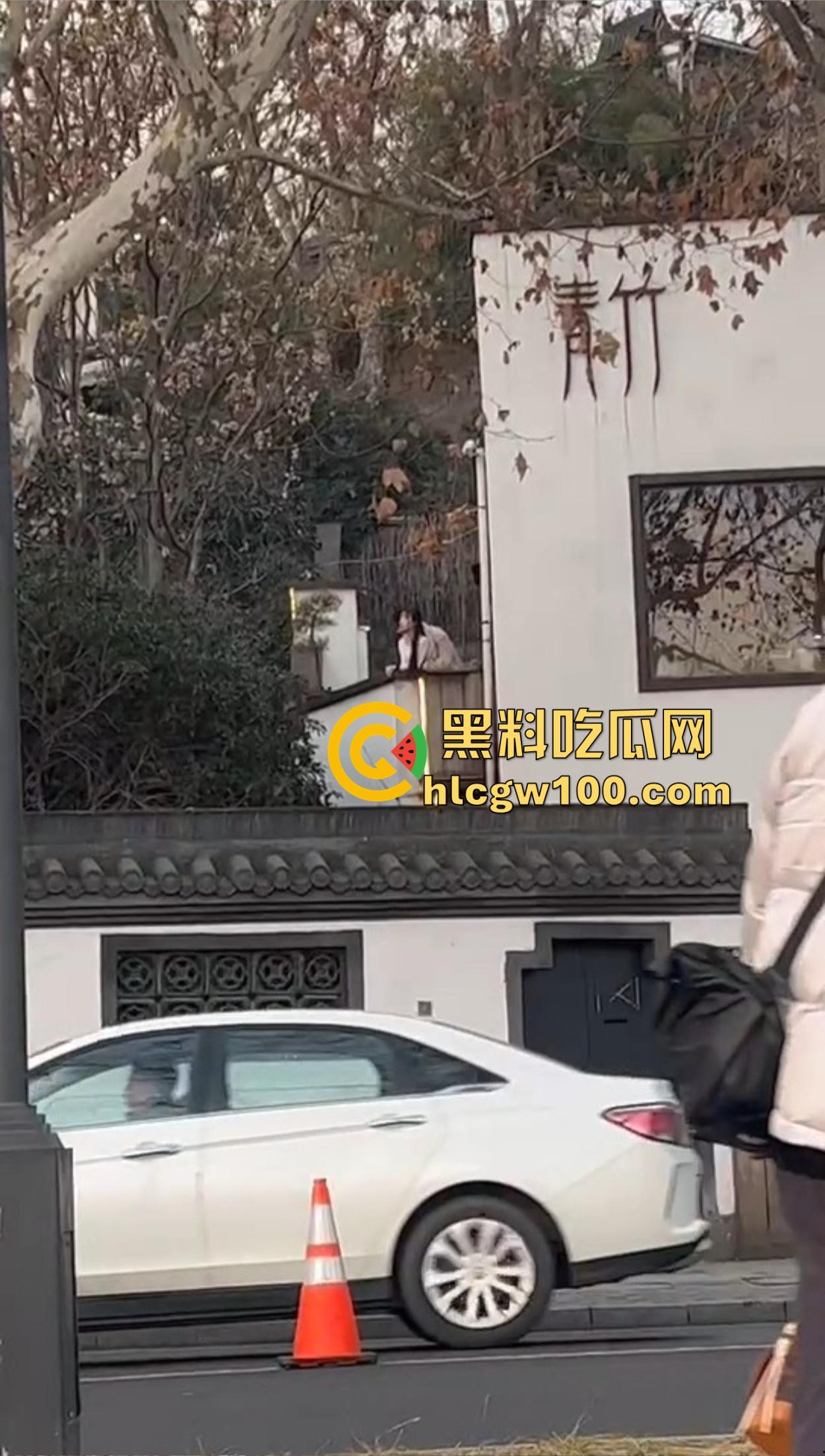 杭州西湖春宫现场直播，断桥残雪变断桥淫雪，光天化日肏大逼现世，这DO法也太野了吧！  第6张