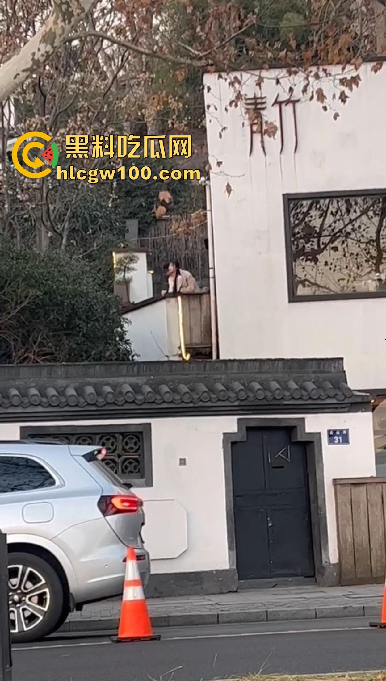 杭州西湖春宫现场直播，断桥残雪变断桥淫雪，光天化日肏大逼现世，这DO法也太野了吧！  第7张