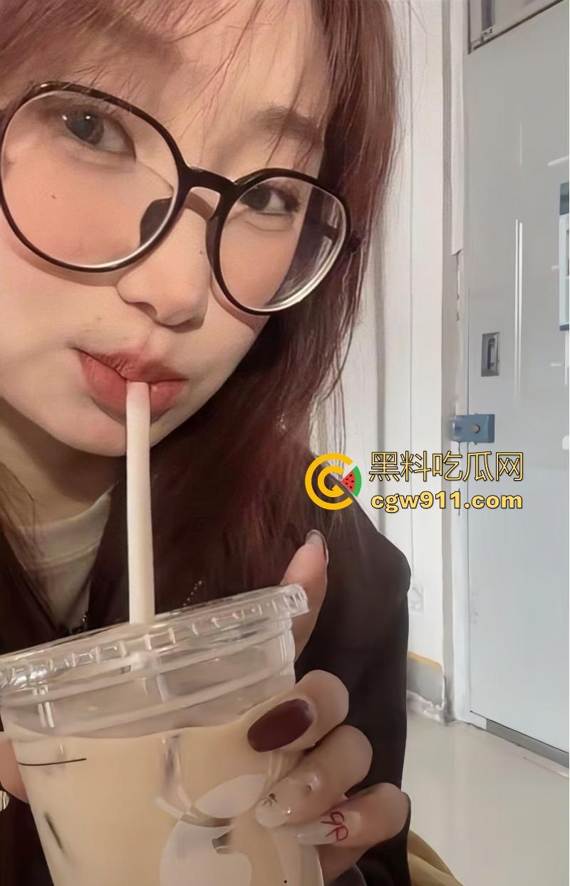 东北大学大一母狗【赵一奕】身穿情趣装和男友疯狂做爱，无套爆操谁知私下是条饥渴母狗！  第1张