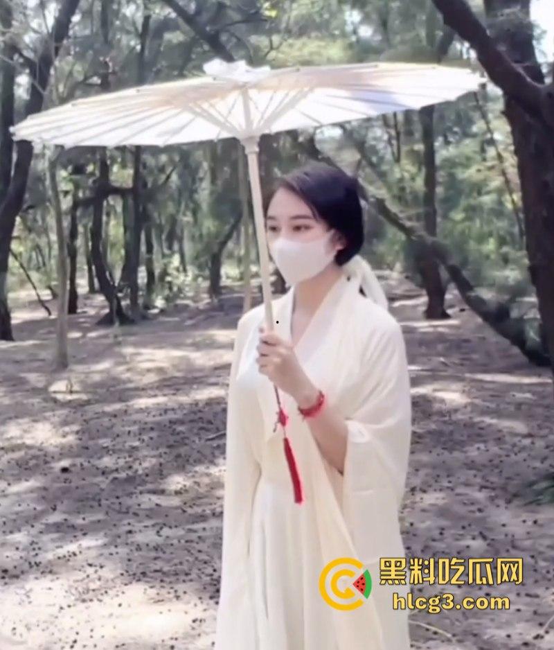 夏日炎炎！cos古风清纯美女 白嫩美乳骚穴 爽的呻吟不断！  第3张