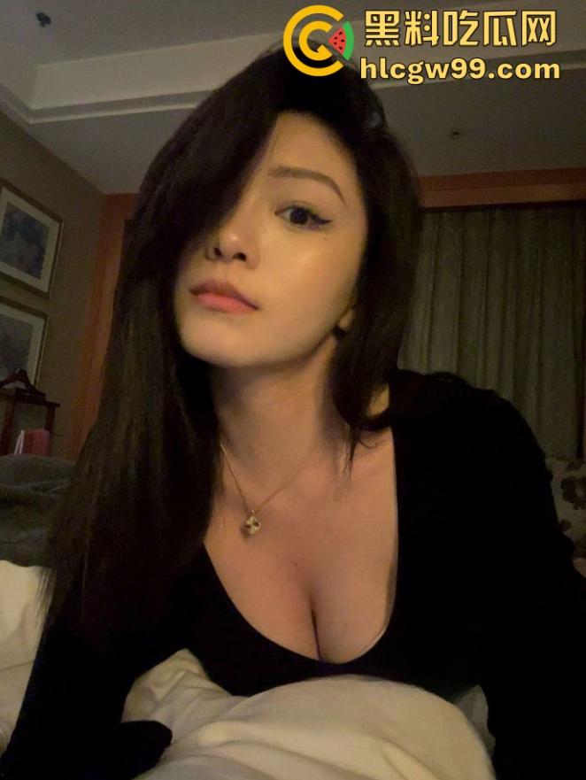 重庆高端小姐【溱浠雨】不雅自拍泄密，巨乳御姐一对天然大奶震翻天，蜂腰翘臀操得客户鸡巴疼！  第4张