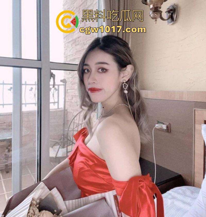 公司聚会后悄悄带高颜值大奶同事去约炮，无套爆操肥嫩白虎，丰满巨乳在激烈撞击下摇晃不断，这身材真是极品！  第3张