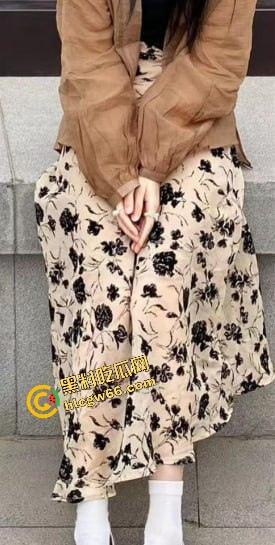 徐州工程学院校花『李婉钰』以撸猫为幌子，被学长骗出爆插内射全程偷拍，粉嫩骚穴被操到喷水！  第1张