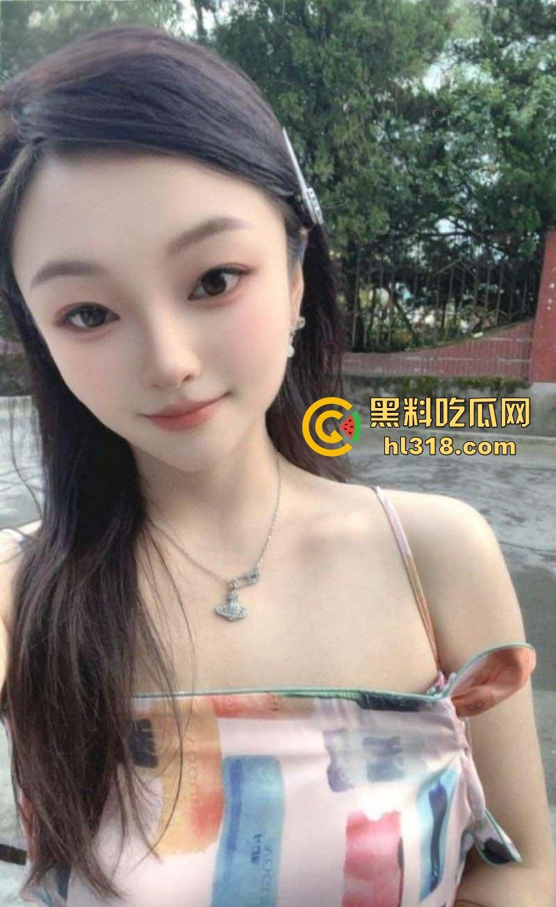 湖北恩施当地名妓【李雨春】无缝衔接多位炮友，人骚活好不粘人，一夜约多炮的眼镜母狗！  第5张