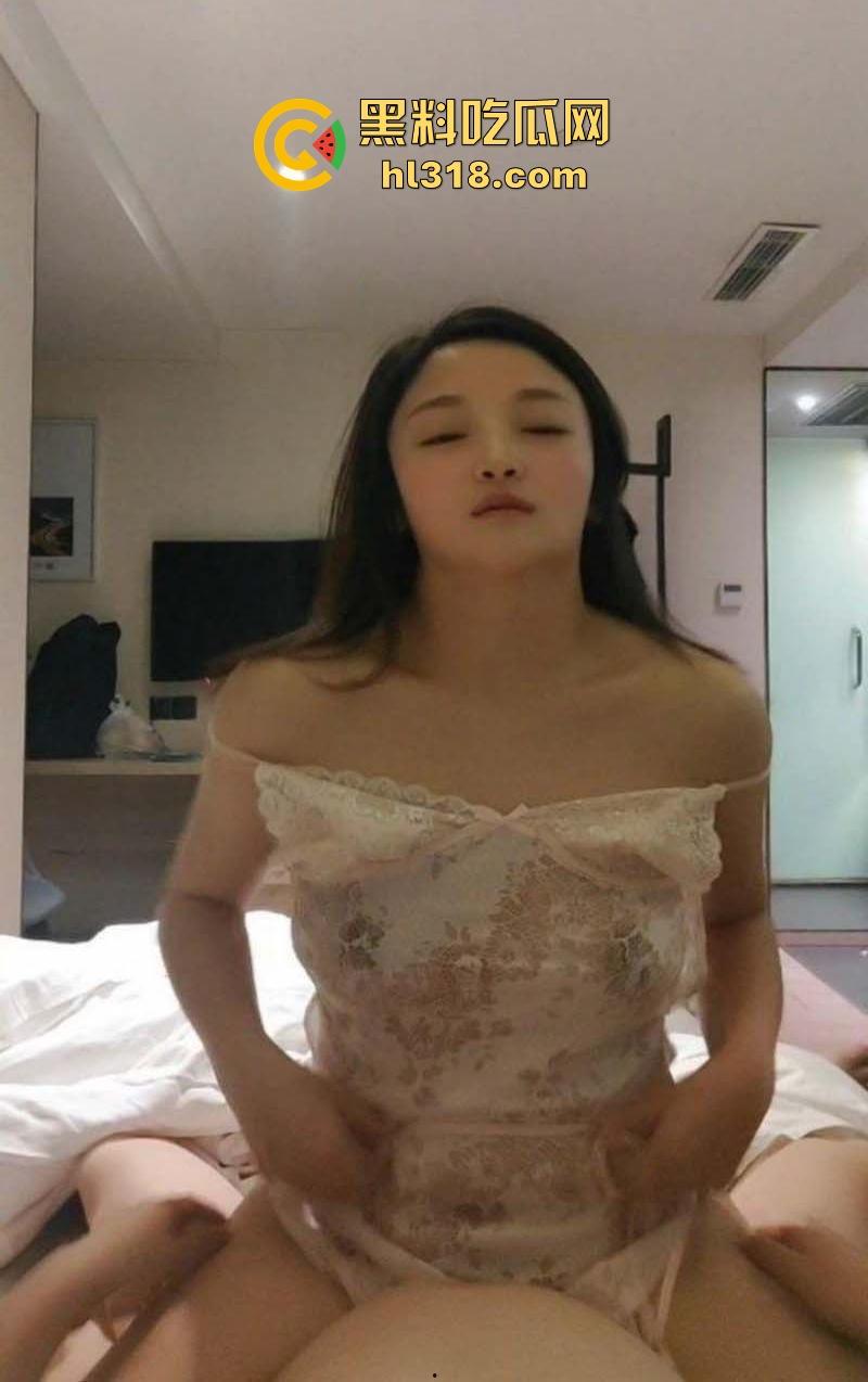 湖北恩施当地名妓【李雨春】无缝衔接多位炮友，人骚活好不粘人，一夜约多炮的眼镜母狗！  第8张