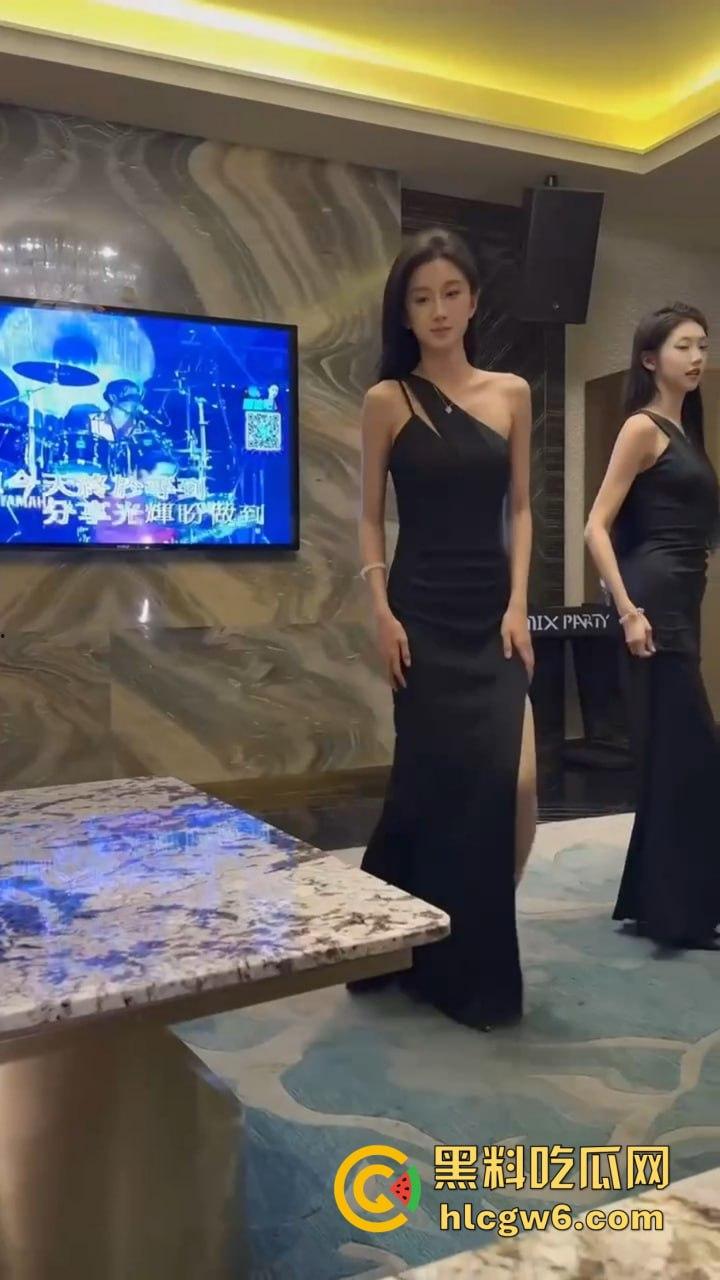 山东KTV传说中的行政套餐！天道酬勤的行政OL包臀裙女秘书，服务到位，难怪公务员考试报名人数年年创新高！  第1张