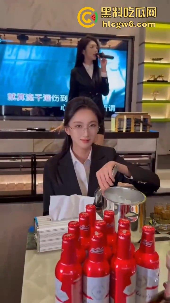 山东KTV传说中的行政套餐！天道酬勤的行政OL包臀裙女秘书，服务到位，难怪公务员考试报名人数年年创新高！  第10张