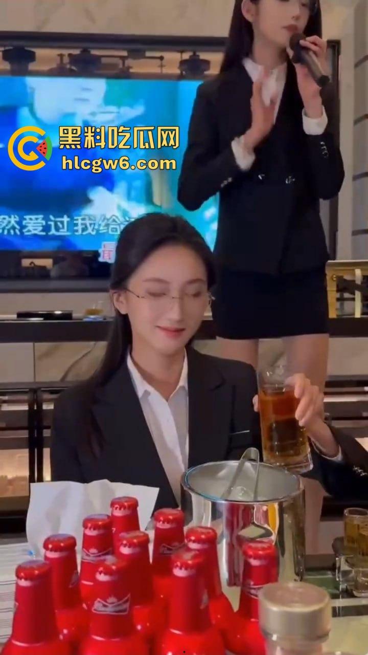 山东KTV传说中的行政套餐！天道酬勤的行政OL包臀裙女秘书，服务到位，难怪公务员考试报名人数年年创新高！  第11张