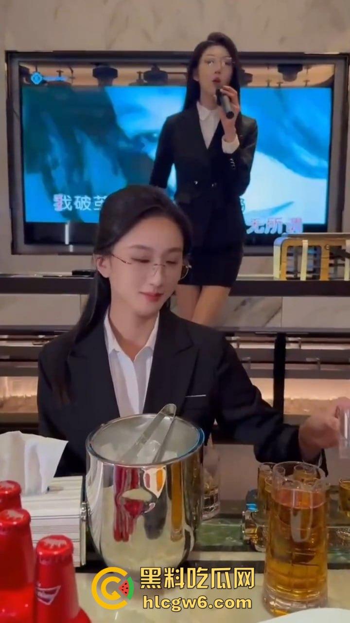 山东KTV传说中的行政套餐！天道酬勤的行政OL包臀裙女秘书，服务到位，难怪公务员考试报名人数年年创新高！  第12张