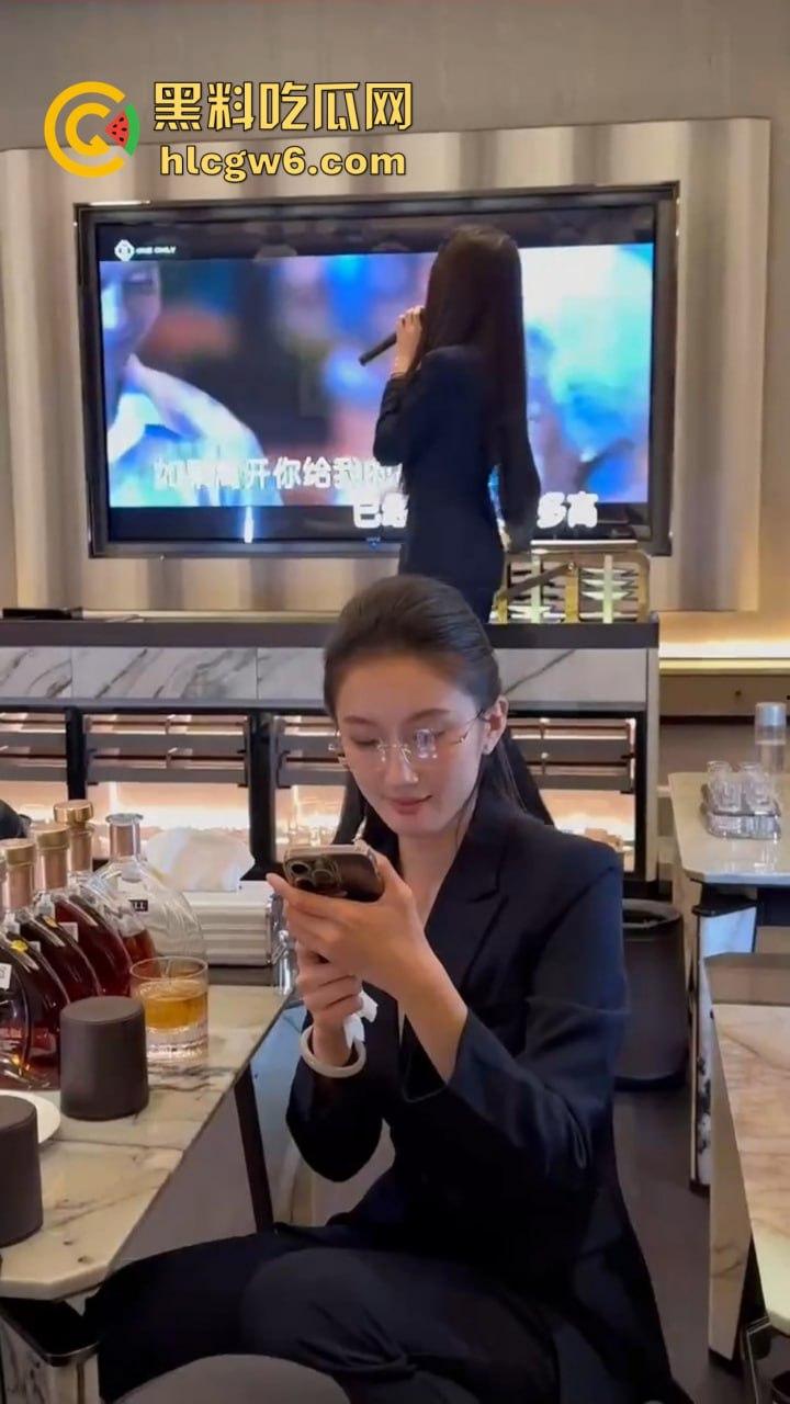 山东KTV传说中的行政套餐！天道酬勤的行政OL包臀裙女秘书，服务到位，难怪公务员考试报名人数年年创新高！  第18张