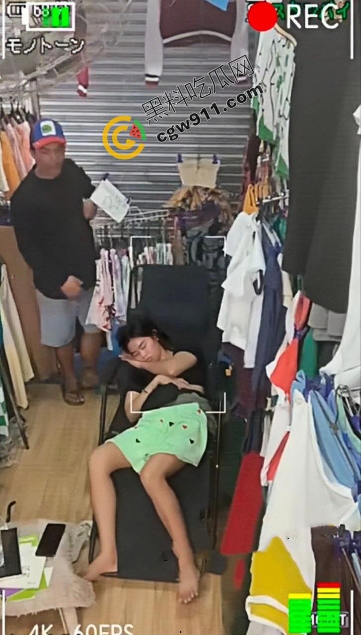 惊爆！变态小偷色胆包天潜入店铺偷亲熟睡女店长，女店长死睡如猪毫无知觉，视频辣眼全网疯传  第4张