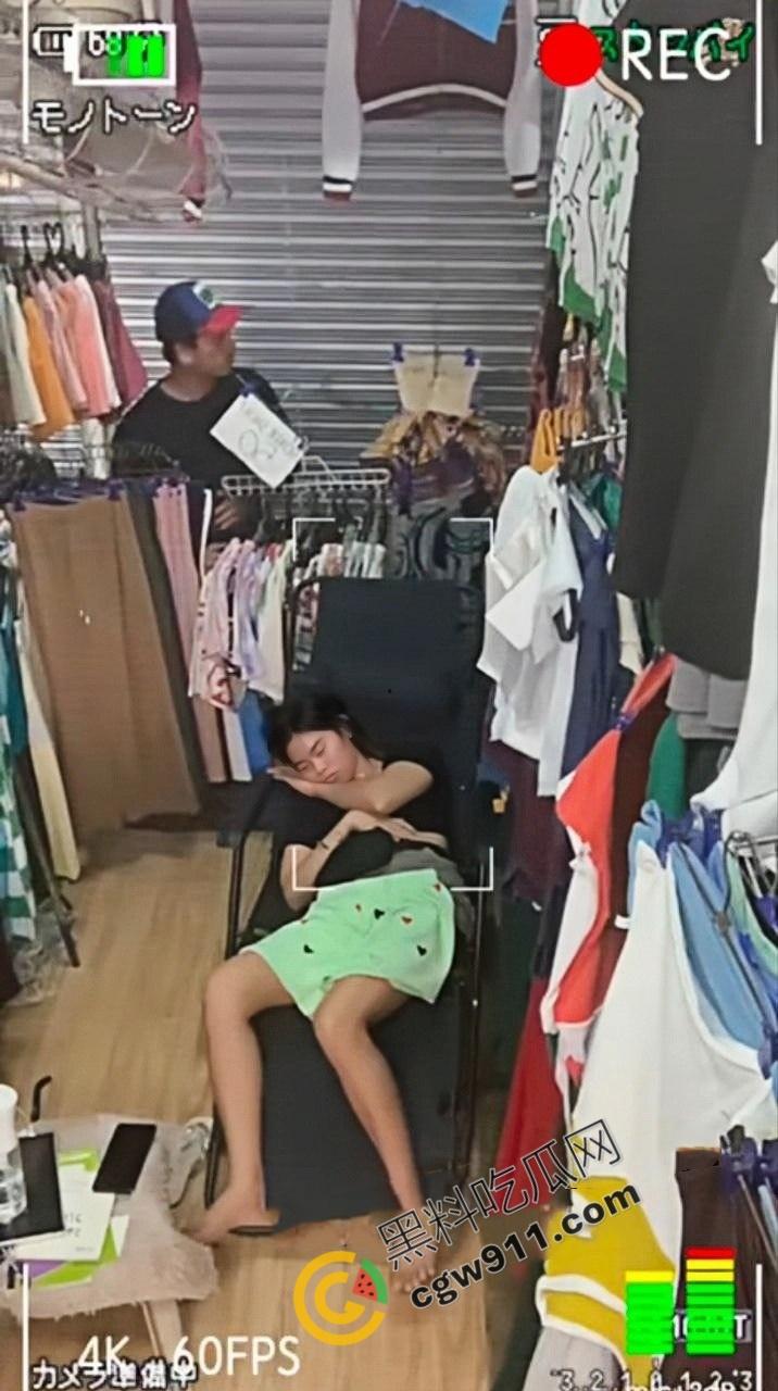 惊爆！变态小偷色胆包天潜入店铺偷亲熟睡女店长，女店长死睡如猪毫无知觉，视频辣眼全网疯传  第6张