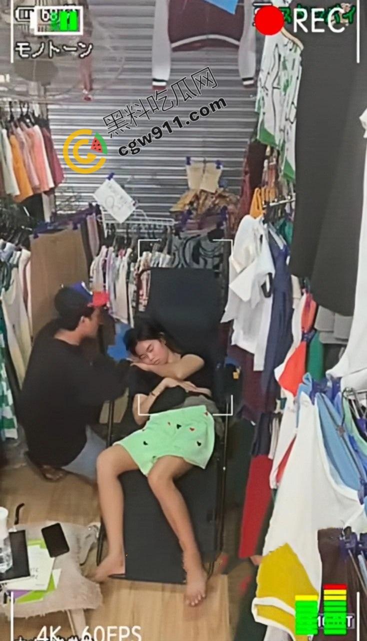 惊爆！变态小偷色胆包天潜入店铺偷亲熟睡女店长，女店长死睡如猪毫无知觉，视频辣眼全网疯传  第7张