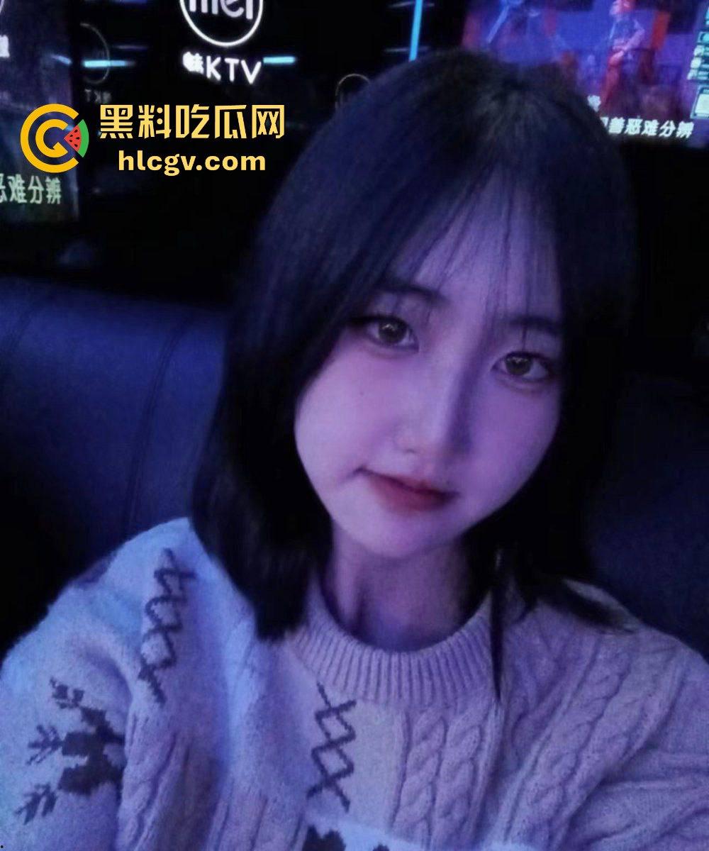 四川成都18岁高中美女学妹骚气十足！黑丝翘臀让人忍不住，粉嫩鲍口令人欲罢不能！  第2张