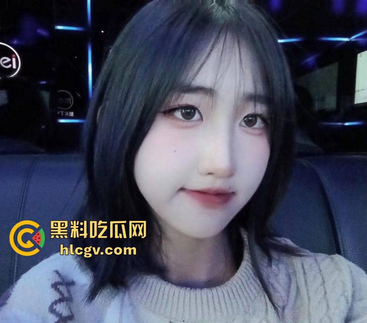 四川成都18岁高中美女学妹骚气十足！黑丝翘臀让人忍不住，粉嫩鲍口令人欲罢不能！  第4张