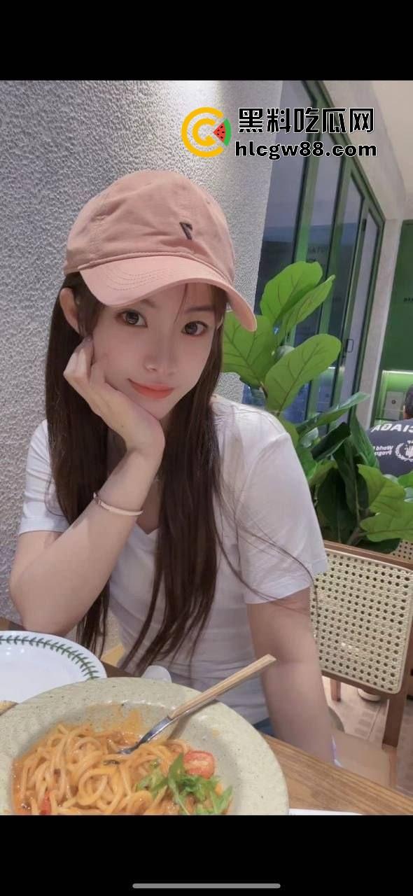 南京艺术学院母狗【刘静婷】约体育生被站立猛蹬，逼操烂还浪叫不停，美女再靓也得舔，鸡巴舔过无数根 ！  第2张