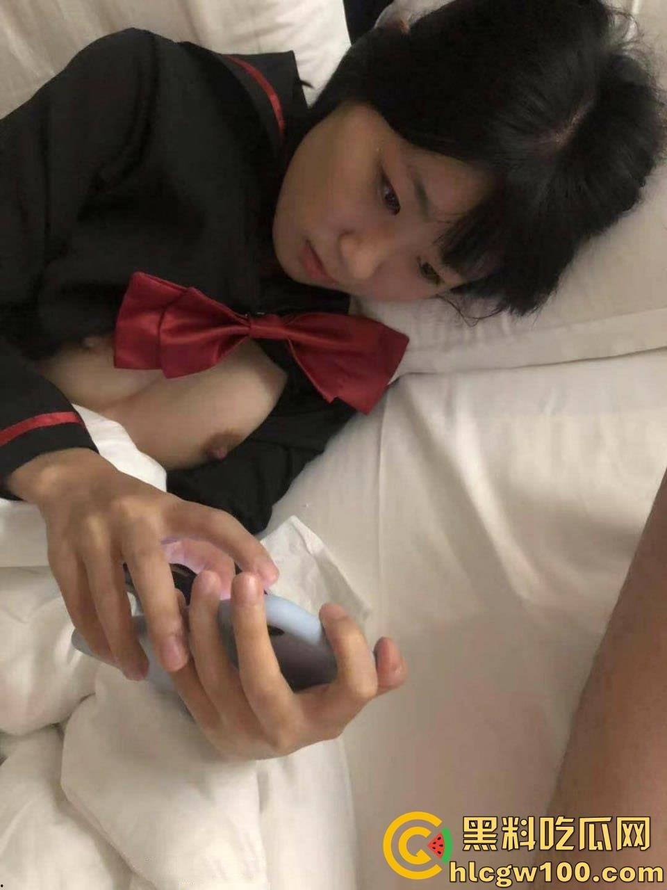 河北中医药学院骚母狗【刘静姝】,不是在挨操就是在挨操的路上,性爱自拍惨遭流出 第3张 河北中医药学院骚母狗【刘静姝】,不是在挨操就是在挨操的路上,性爱自拍惨遭流出 第3张