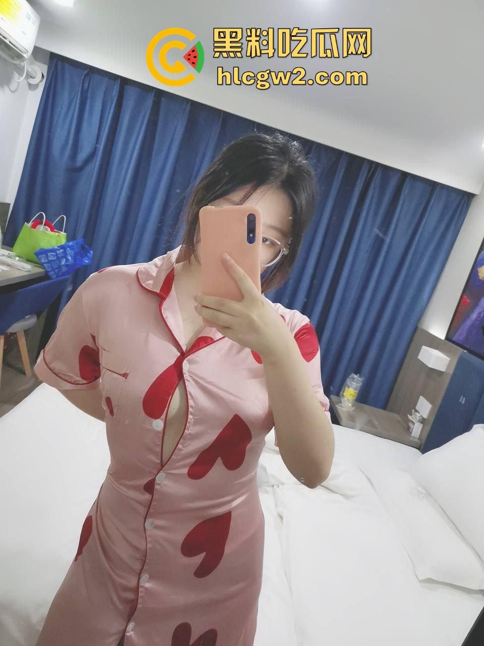 瓜友投稿酒店约炮极品良家人妻 无套直入内射 骚逼水多夹得紧 干得小少妇娇喘不止 爽到飞起！  第1张