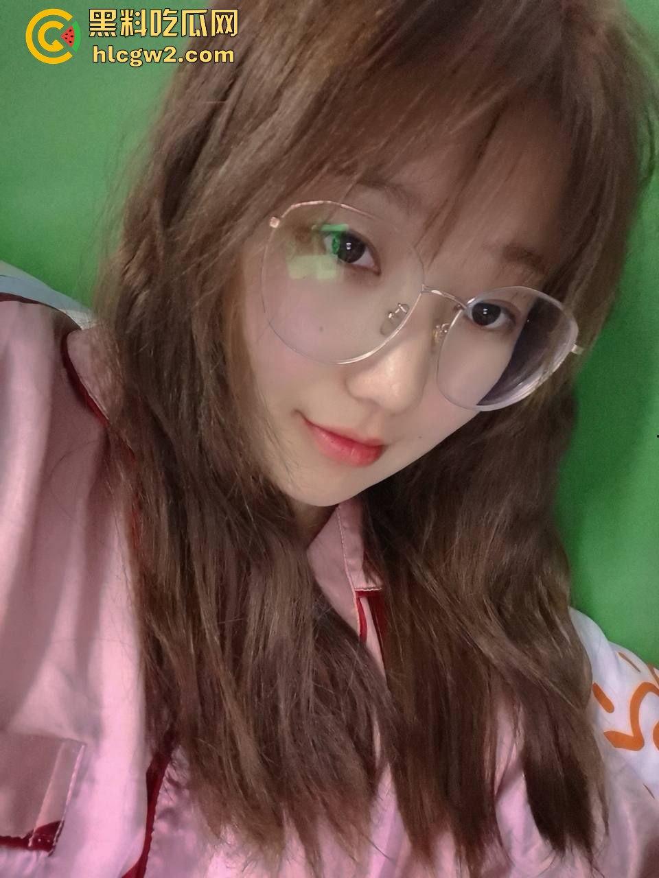 瓜友投稿酒店约炮极品良家人妻 无套直入内射 骚逼水多夹得紧 干得小少妇娇喘不止 爽到飞起！  第8张