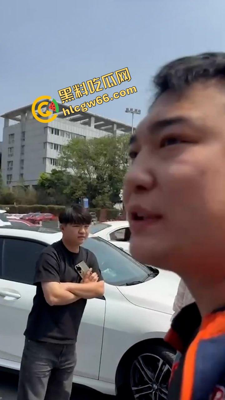 德阳妈逼哥火力全开！宝马别车还理直气壮？网红张某当街开骂骂出天际，含妈量爆表直接骂进热搜！  第8张