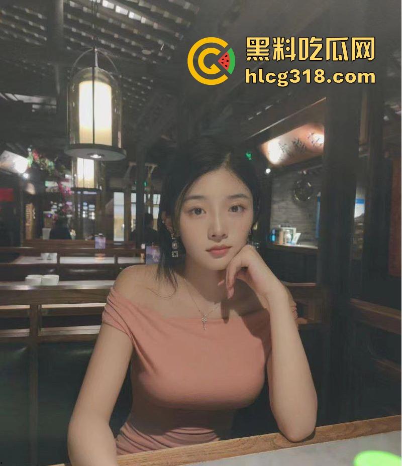 广西职业学院学生妹【薛雯雯】给男友私拍福利流出，清纯反差露脸口交，娇嫩身躯淫荡自慰，反差十足。  第2张