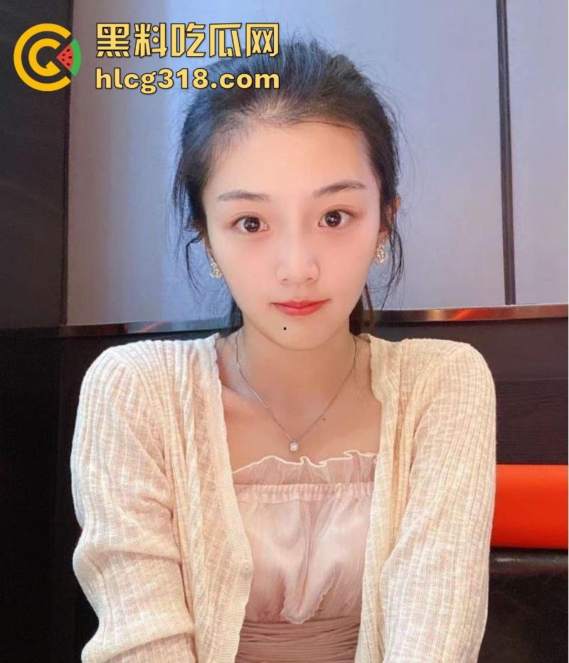 广西职业学院学生妹【薛雯雯】给男友私拍福利流出，清纯反差露脸口交，娇嫩身躯淫荡自慰，反差十足。  第5张