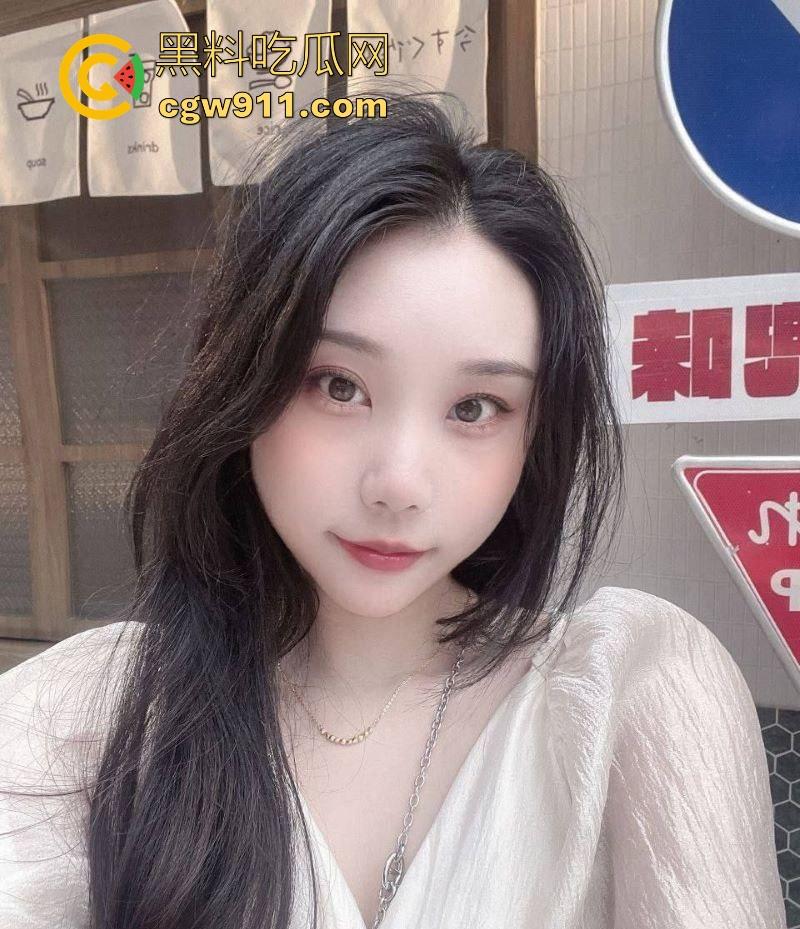 约炮浙江大学【胡雯璨】私密视频流出，床上揉胸吃鸡狂秀舌技，巨乳撅起被内射，跟学校的她完全相反！  第1张